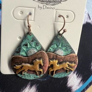 Beautiful antique looking horse earrings with turquoise background NWT